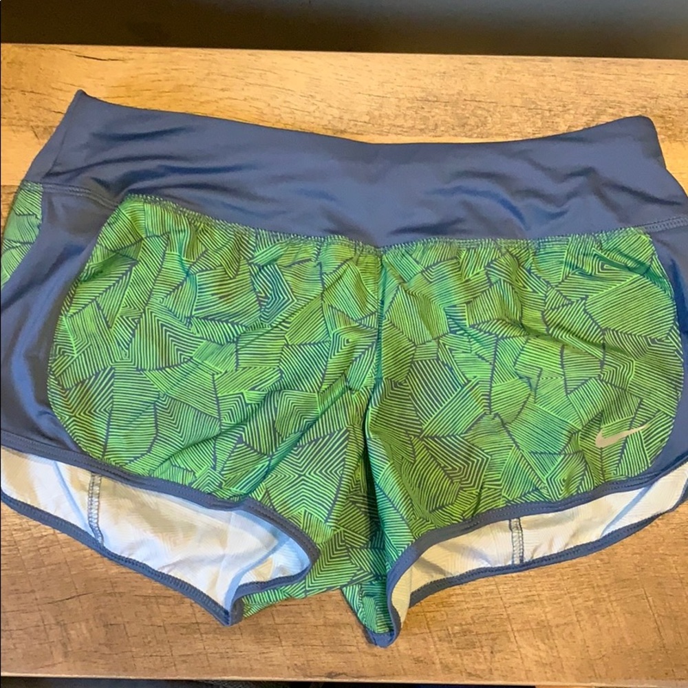 like new nike shorts. size medium.